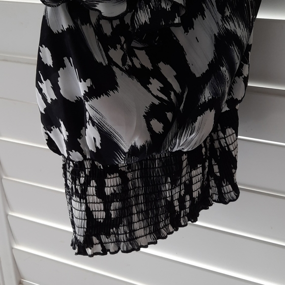 Black & white ruffle top from Papaya - Picture 2 of 5